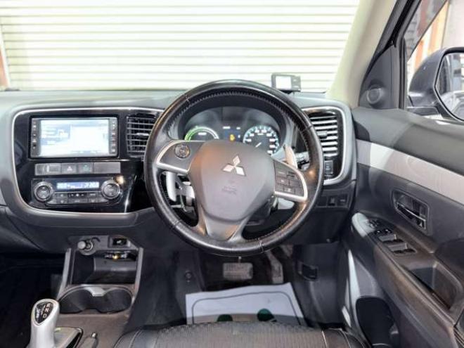 アウトランダーPHEV2.0 G セーフティパッケージ 4WD 下廻防錆ナビBカメETC 2000