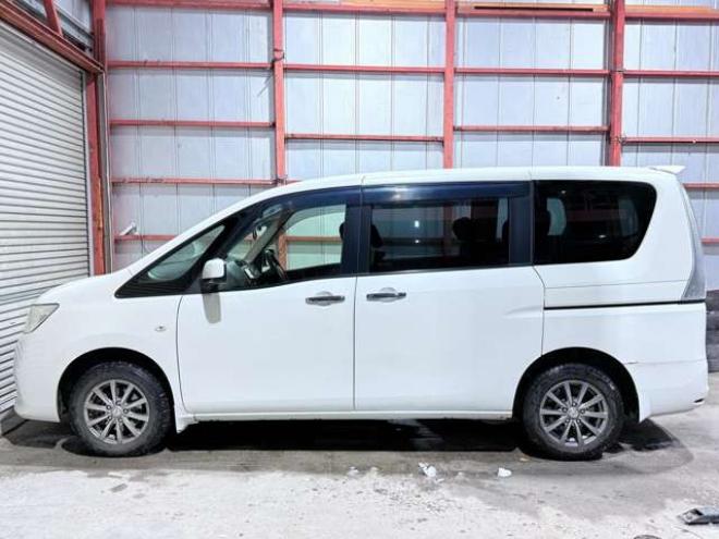 セレナ2.0 20X 4WD 下廻防錆TVナビBカメ後席モニタ 2000