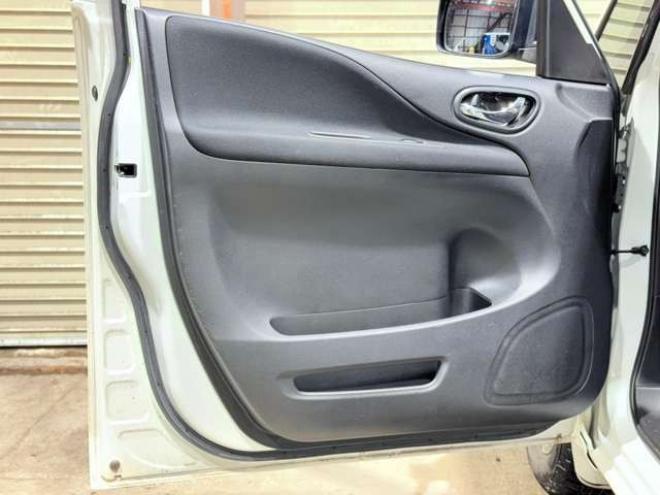 セレナ2.0 20X 4WD 下廻防錆TVナビBカメ後席モニタ 2000