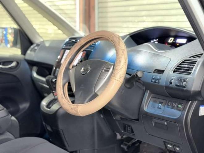 セレナ2.0 20X Vセレクション+Safety 4WD 防錆塗装TVナビBカメETC 2000