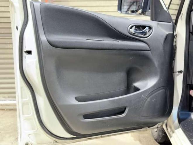 セレナ2.0 20X Vセレクション+Safety 4WD 防錆塗装TVナビBカメETC 2000