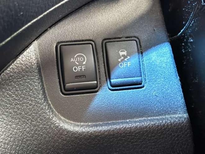 セレナ2.0 20X Vセレクション+Safety 4WD 防錆塗装TVナビBカメETC 2000