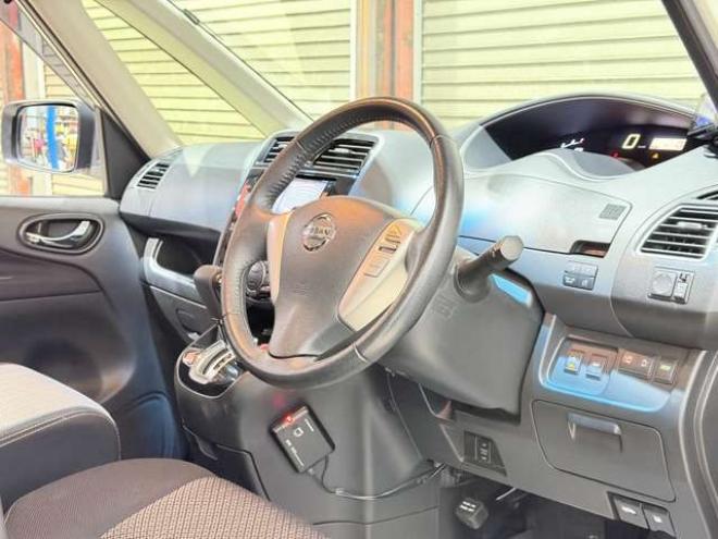 セレナ2.0 ハイウェイスター Vセレクション+Safety アドバンストセーフティ パッケージ 4WD 防錆塗装TVナビETCエンスタ 2000