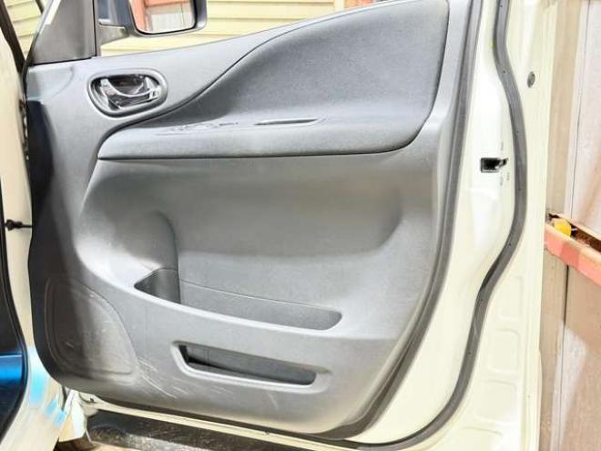 セレナ2.0 ハイウェイスター Vセレクション+Safety アドバンストセーフティ パッケージ 4WD 防錆塗装TVナビETCエンスタ 2000