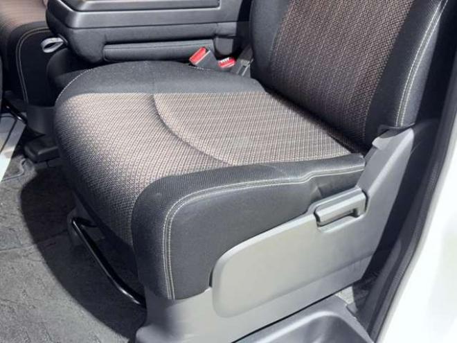 セレナ2.0 ハイウェイスター Vセレクション+Safety アドバンストセーフティ パッケージ 4WD 防錆塗装TVナビETCエンスタ 2000