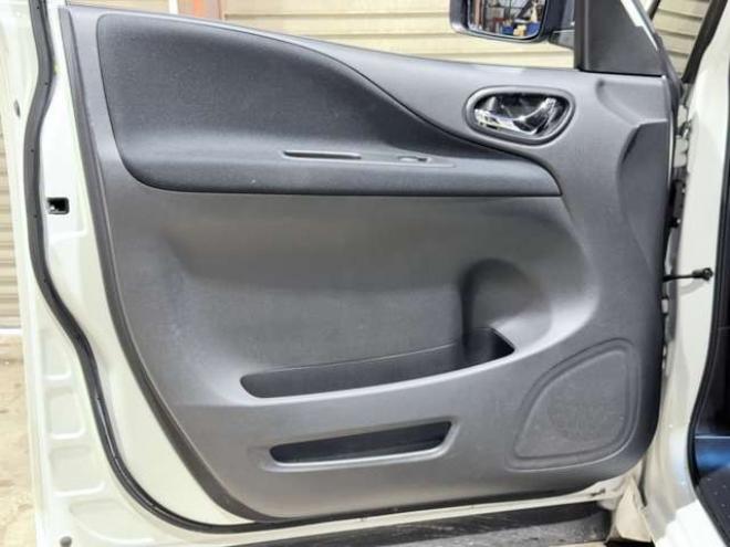 セレナ2.0 ハイウェイスター Vセレクション+Safety アドバンストセーフティ パッケージ 4WD 防錆塗装TVナビETCエンスタ 2000