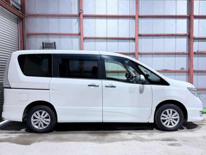 セレナ2.0 ハイウェイスター Vセレクション+Safety アドバンストセーフティ パッケージ 4WD 防錆塗装TVナビETCエンスタ 2000