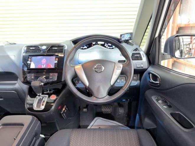 セレナ2.0 ハイウェイスター Vセレクション+Safety アドバンストセーフティ パッケージ 4WD 防錆塗装TVナビETCエンスタ 2000