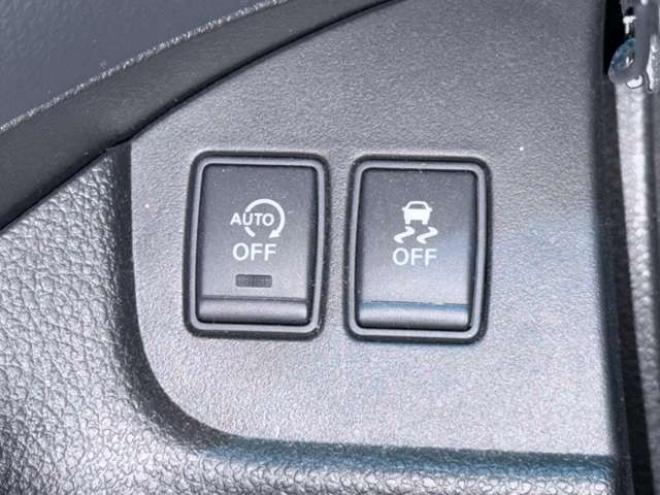 セレナ2.0 ハイウェイスター Vセレクション+Safety アドバンストセーフティ パッケージ 4WD 防錆塗装TVナビETCエンスタ 2000