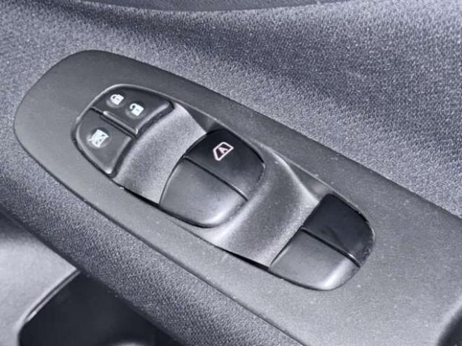 セレナ2.0 ハイウェイスター Vセレクション+Safety アドバンストセーフティ パッケージ 4WD 防錆塗装TVナビETCエンスタ 2000