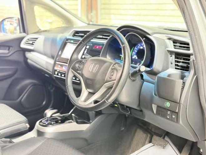 フィット1.5 ハイブリッド Lパッケージ 4WD 防錆塗装TVナビBカメ 1500