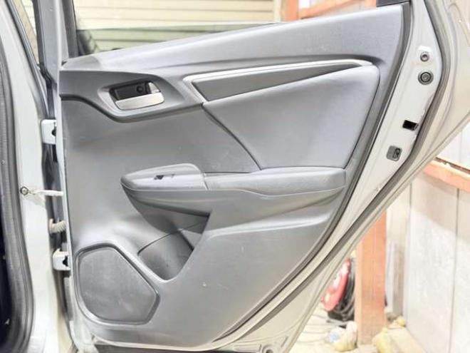 フィット1.5 ハイブリッド Lパッケージ 4WD 防錆塗装TVナビBカメ 1500