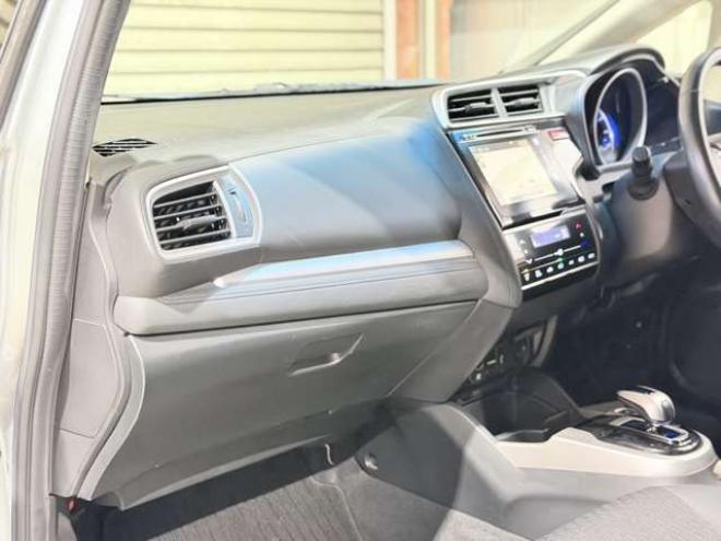 フィット1.5 ハイブリッド Lパッケージ 4WD 防錆塗装TVナビBカメ 1500