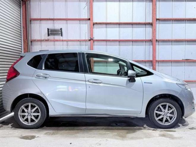 フィット1.5 ハイブリッド Lパッケージ 4WD 防錆塗装TVナビBカメ 1500