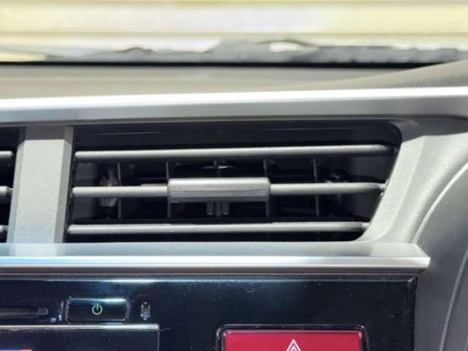 フィット1.5 ハイブリッド Lパッケージ 4WD 防錆塗装TVナビBカメ 1500