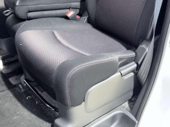 セレナ2.0 ハイウェイスター 4WD　防錆塗装TVナビBカメエンスタ後席モニタ 2000