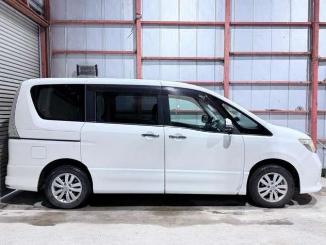 セレナ2.0 ハイウェイスター 4WD　防錆塗装TVナビBカメエンスタ後席モニタ 2000