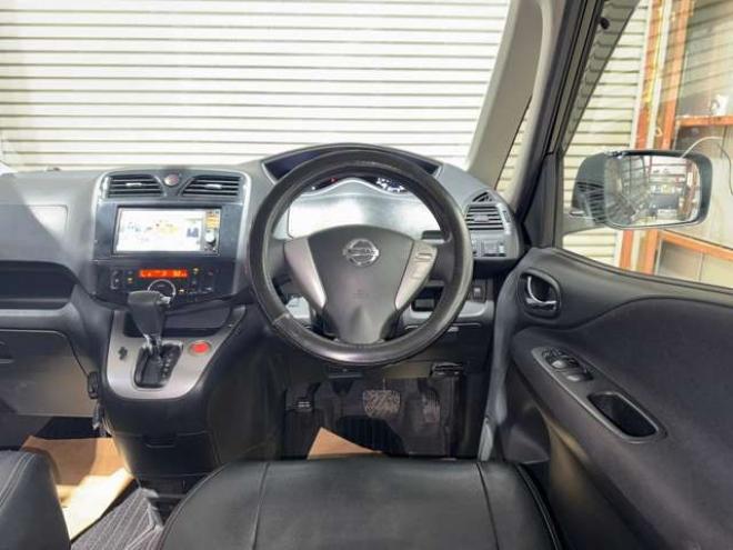 セレナ2.0 20X 4WD 下廻防錆ナビBカメエンスタ 2000