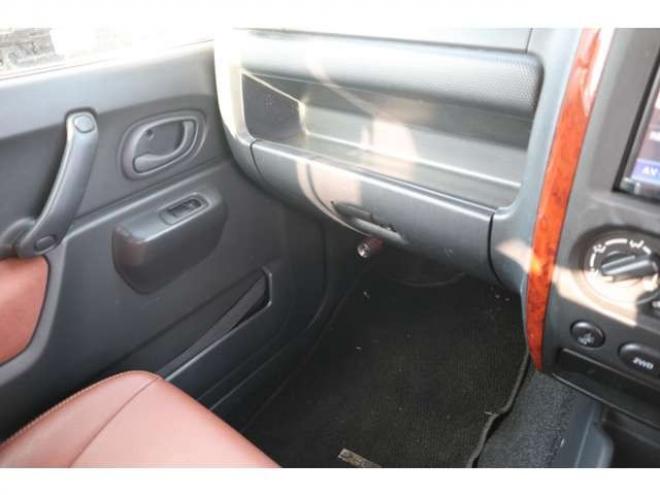 ジムニーランドベンチャー 4WD　ナビ・TV・R8/10月 660