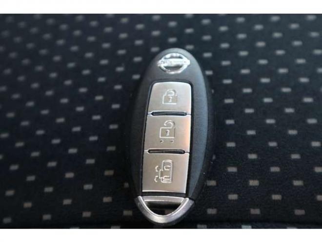 エルグランド2.5 ライダーS 4WD スマートキー・左パワスラ・TV・Bカメラ・Tチェーン・ローダウン・8万キロ 2500