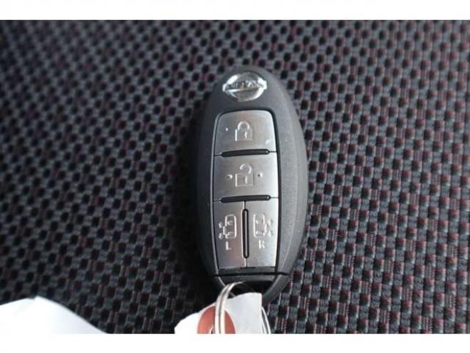 セレナ2.0 ハイウェイスター 4WD バックカメラ・スマートキー・R8/7月 2000