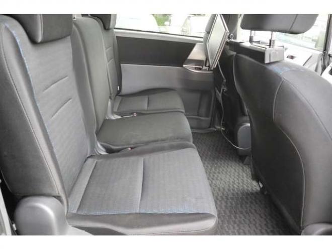 ヴォクシー2.0 ZS 煌 4WD 両パワースライドドア・ナビ・TV・バックカメラ・スマートキー 2000