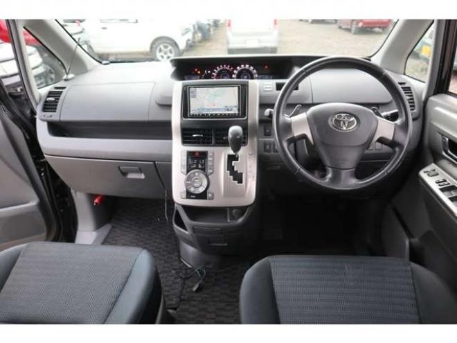 ヴォクシー2.0 ZS 煌 4WD 両パワースライドドア・ナビ・TV・バックカメラ・スマートキー 2000