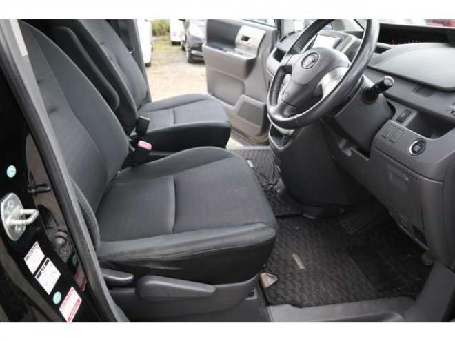 ヴォクシー2.0 ZS 煌 4WD 両パワースライドドア・ナビ・TV・バックカメラ・スマートキー 2000