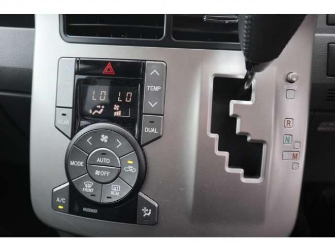 ヴォクシー2.0 ZS 煌 4WD 両パワースライドドア・ナビ・TV・バックカメラ・スマートキー 2000