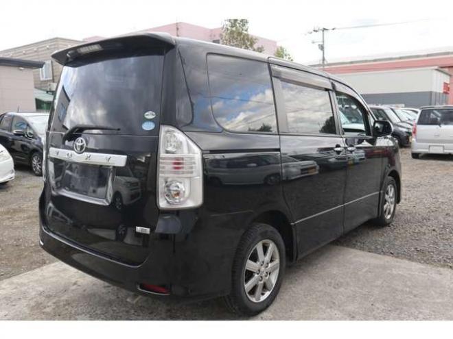 ヴォクシー2.0 ZS 煌 4WD 両パワースライドドア・ナビ・TV・バックカメラ・スマートキー 2000