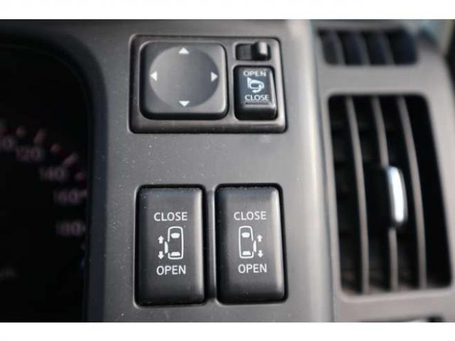 セレナ2.0 ハイウェイスター Vセレクション 4WD 両側パワースライドドア・ナビ・TV・バックカメラ・スマートキー・R8/12月・8.3万キロ 2000