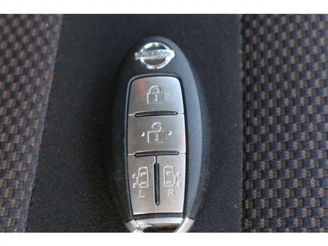 セレナ2.0 ハイウェイスター Vセレクション 4WD 両側パワースライドドア・ナビ・TV・バックカメラ・スマートキー・R8/12月・8.3万キロ 2000