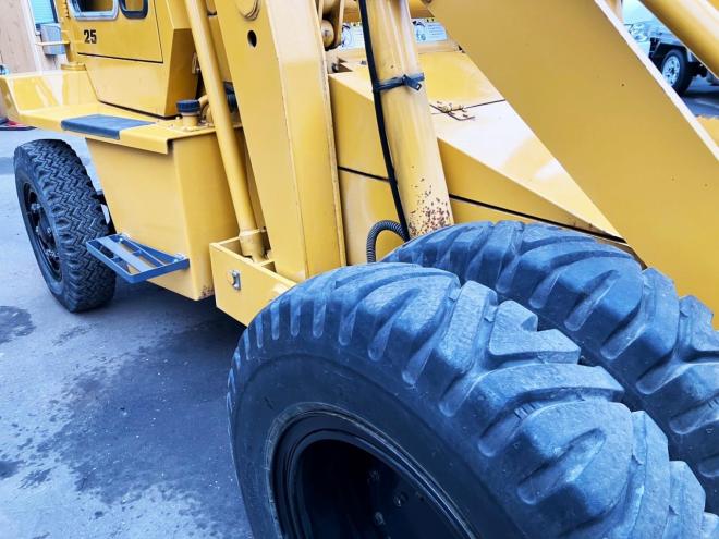 フォークリフトTCM　中古　フォークローダー/ハイリフトアーム/ショベルローダー　SD25T8