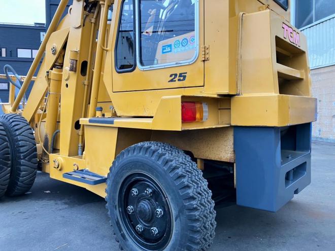 フォークリフトTCM　中古　フォークローダー/ハイリフトアーム/ショベルローダー　SD25T8