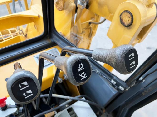 フォークリフトTCM　中古　フォークローダー/ハイリフトアーム/ショベルローダー　SD25T8