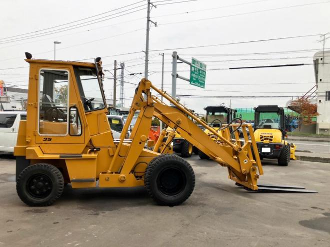 フォークリフトTCM　中古　フォークローダー/ハイリフトアーム/ショベルローダー　SD25T8