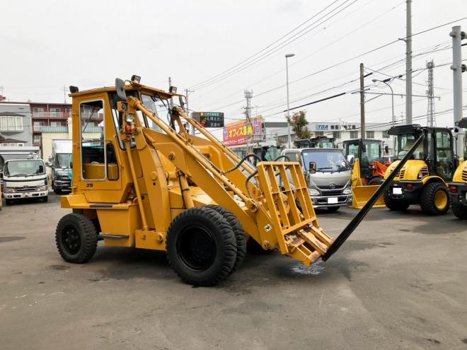フォークリフトTCM　中古　フォークローダー/ハイリフトアーム/ショベルローダー　SD25T8