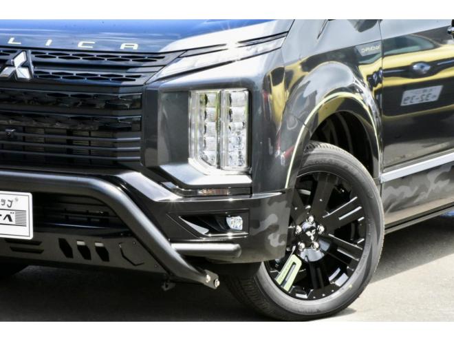 デリカD:5　Chamonix　4WD　シャモニーコンプリートパッケージ　新品フロントガード　社外ナビ付　フロアマット付　登録済未使用車　オートステップ付　寒冷地仕様