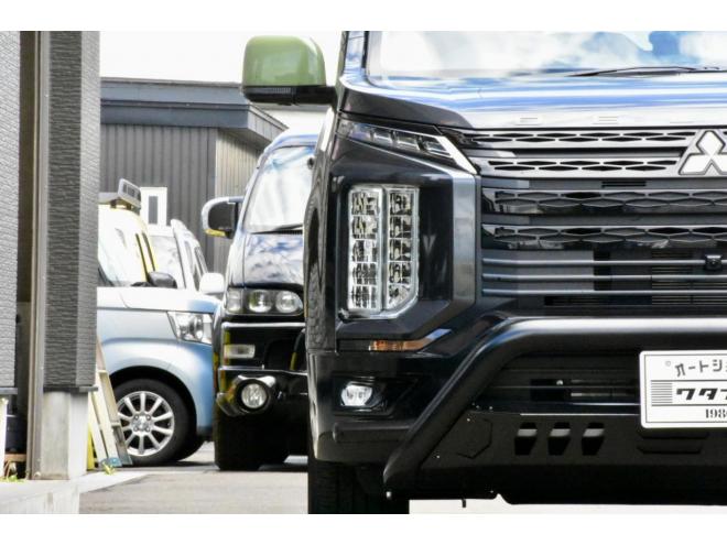 デリカD:5　Chamonix　4WD　シャモニーコンプリートパッケージ　新品フロントガード　社外ナビ付　フロアマット付　登録済未使用車　オートステップ付　寒冷地仕様