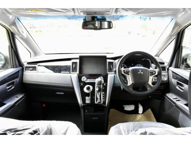 デリカD:5　Chamonix　4WD　シャモニーコンプリートパッケージ　新品フロントガード　社外ナビ付　フロアマット付　登録済未使用車　オートステップ付　寒冷地仕様