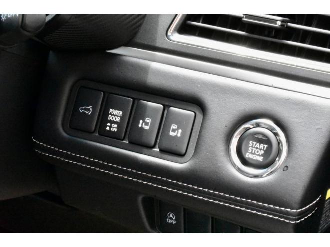 デリカD:5　Chamonix　4WD　シャモニーコンプリートパッケージ　新品フロントガード　社外ナビ付　フロアマット付　登録済未使用車　オートステップ付　寒冷地仕様