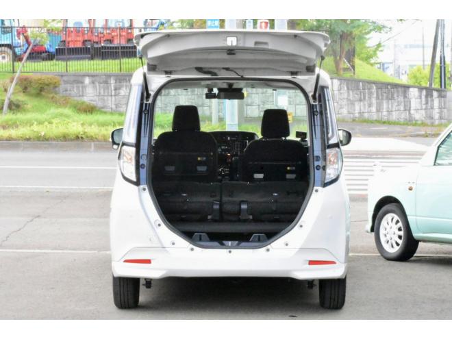 ルーミーカスタムG　4WD　ワンオーナ　純正ディスプレイオーディオ　禁煙車　両側パワースライドドア　夏／冬タイヤ　ドラレコ