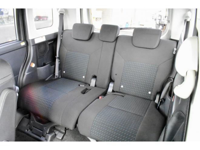 ルーミーカスタムG　4WD　ワンオーナ　純正ディスプレイオーディオ　禁煙車　両側パワースライドドア　夏／冬タイヤ　ドラレコ