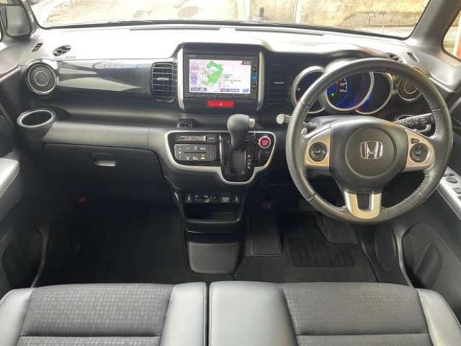 N-BOXカスタムG ターボSSパッケージ 4WD　1年走行距離無制限保証/Bluetooth/両側パワースライドドア/ナビTV/バックカメラ/純正ビルトインETC/純正エンジンスターター/全席シートヒーター/ハーフレザーシート/HID/クルーズコントロール/法定整備付き 660