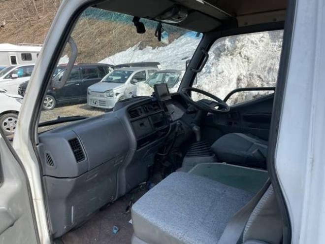 キャンターガッツ 2.8 ロング 全低床 ディーゼル 4WD　キャンピング・キッチンカーベース車両 2800