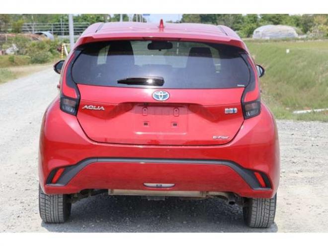 アクア1.5 Z E-Four 4WD　検2年　360カメラ　クルーズコントロール 1500