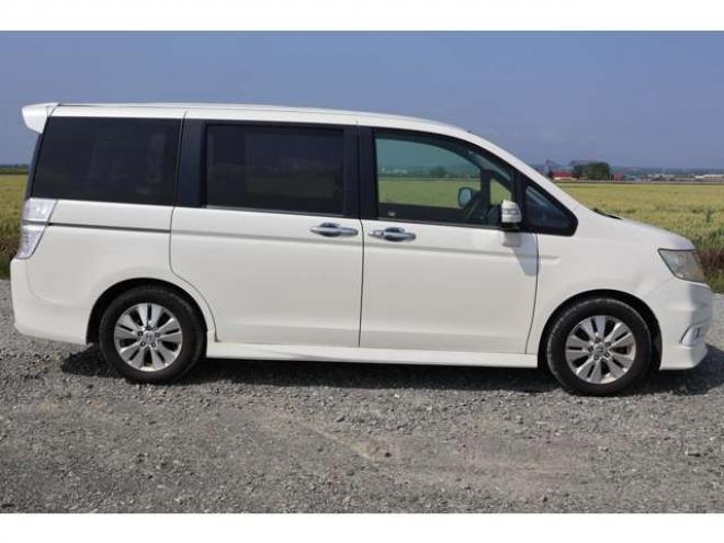 ステップワゴン2.0 スパーダ Z　検2年　自社　ローンカノウ　パドルシフト 2WD 2000