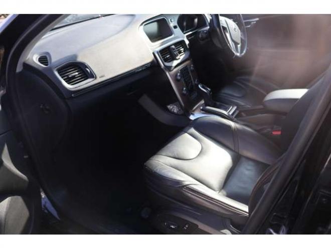 ボルボV40クロスカントリー　T5 4WD　検2年　バックカメラ　レザーシート　フルセグTV　自社　ローンカノウ 正規輸入車 2000