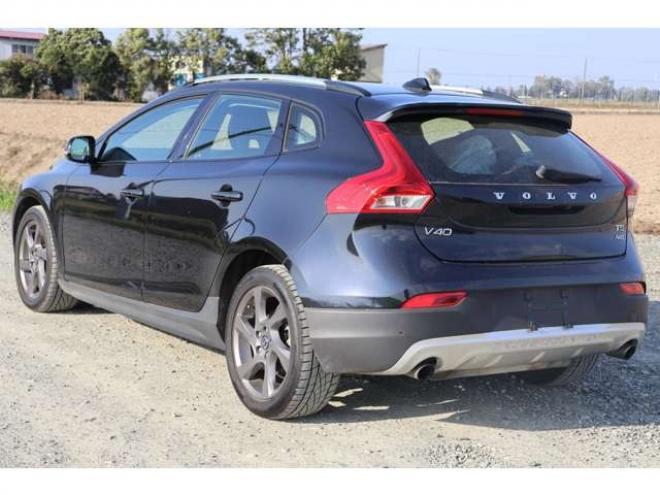 ボルボV40クロスカントリー　T5 4WD　検2年　バックカメラ　レザーシート　フルセグTV　自社　ローンカノウ 正規輸入車 2000