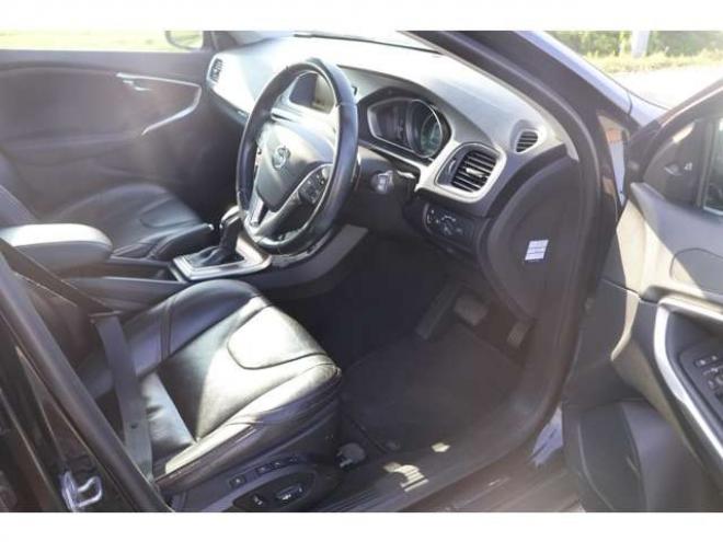 ボルボV40クロスカントリー　T5 4WD　検2年　バックカメラ　レザーシート　フルセグTV　自社　ローンカノウ 正規輸入車 2000